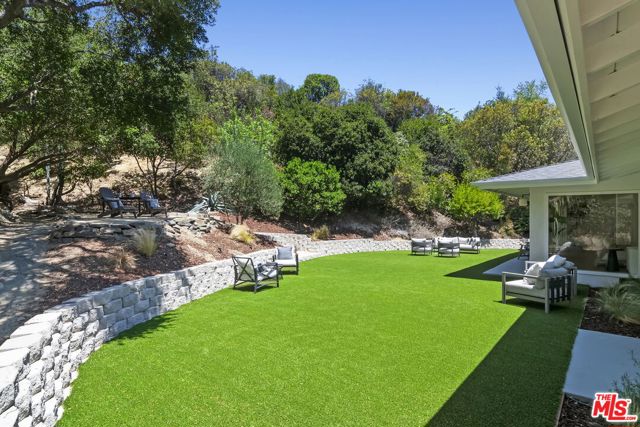 4031 Deerhorn Drive, Sherman Oaks CA: https://media.crmls.org/mediaz/c5a4b292-1800-4529-8886-bab3566c3f39.jpg