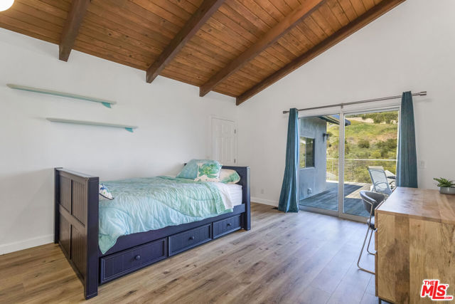 32701 Vista De Los Ondas Street, Malibu CA: https://media.crmls.org/mediaz/c5a4c278-2847-4710-a92d-7b1f6bdb7864.jpg