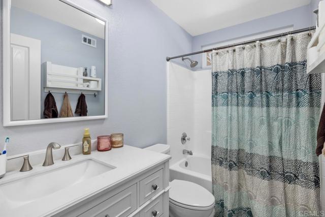 150 Rock Glen Way, Santee CA: https://media.crmls.org/mediaz/c5a4d3dc-eecb-4ef5-82bd-6534ee0b3569.jpg