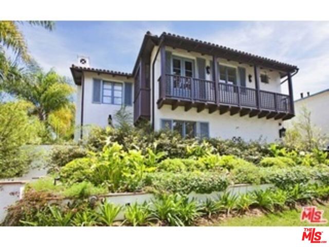 923 20Th Street 4 or D Santa Monica, California Stunning Spanish Colonial townhome designed by William Hefner. For those who appreciate the look and era of early Spanish masterpiece properties, look no further. Rarely do you find this level of quality workmanship, taste and attention to detail. Dark wood floors throughout and wood beam ceilings are complemented by vintage-style light fixtures. The open kitchen has Calcutta marble counters, farmhouse sink, Viking and Sub-Zero stainless appliances, accented with beautiful French nickel-finished faucets. High T & G wood ceilings highlight the master. Walker Zanger tiles and Waterworks fixtures complement the baths. Beautiful large wood windows and French doors open to the charming front and rear patios. Private garage with extra storage.