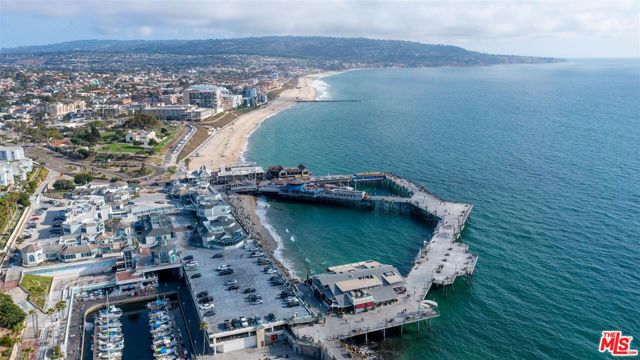 420 Broadway, Redondo Beach, California 90277, 4 Bedrooms Bedrooms, ,2 BathroomsBathrooms,Residential,Sold,Broadway,25532059