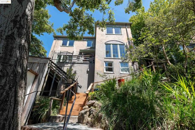 1001 Cragmont Ave, Berkeley CA: https://media.crmls.org/mediaz/c5a5e2d1-05a2-467b-9e71-1dbeb302e837.jpg