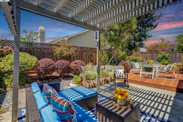 37 Clipper Drive, Alameda CA: https://media.crmls.org/mediaz/c5a61de5-7fee-4639-abe0-5b7493124988.jpg