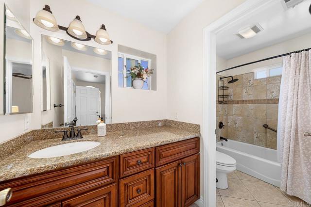 488 Park Way, Chula Vista CA: https://media.crmls.org/mediaz/c5a672ef-9423-4c08-bd2a-14bc43a7f221.jpg