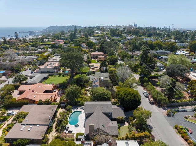 675 Silvergate Ave, San Diego CA: https://media.crmls.org/mediaz/c5a71014-8f89-40b3-9f45-79f38858684b.jpg