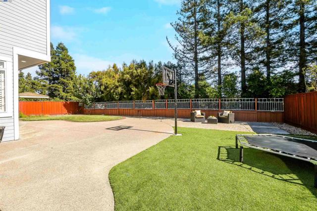 3473 Edinburgh Dr, Livermore CA: https://media.crmls.org/mediaz/c5a72dc5-c8c3-4137-ac56-09ae10d07a33.jpg