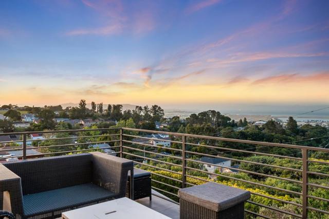 1548 Los Montes Drive, Burlingame CA: https://media.crmls.org/mediaz/c5a74e2f-ca10-43bd-9008-6fed35591e11.jpg
