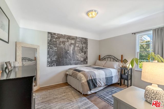 11316 Sunshine Terrace, Studio City CA: https://media.crmls.org/mediaz/c5a789de-0d17-461e-be0d-1aaa7bab48ab.jpg