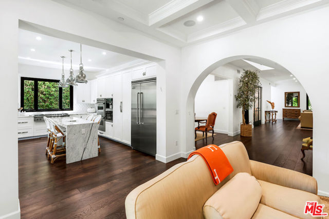 356 S Clark Drive, Beverly Hills CA: https://media.crmls.org/mediaz/c5a7cd64-8780-45e0-94ef-c372b6f24edd.jpg