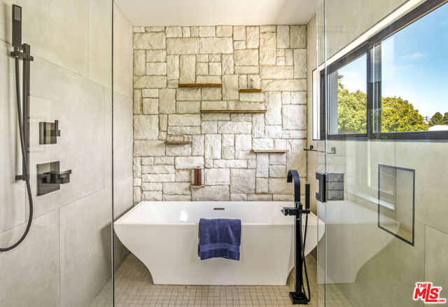 2656 32nd Street, Santa Monica CA: https://media.crmls.org/mediaz/c5a7dd66-7967-4732-8346-e01ebac2c4a8.jpg