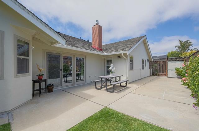 1121 Palo Alto Way, Salinas CA: https://media.crmls.org/mediaz/c5a873e6-f651-46c8-9107-1b8fb9e309cf.jpg