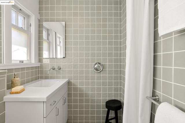 2842 Ashby Ave, Berkeley CA: https://media.crmls.org/mediaz/c5a8d4b5-28c7-49bd-8063-4848976ab443.jpg