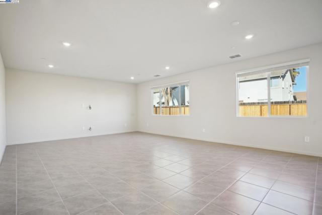 5337 Cardinal St, Antioch CA: https://media.crmls.org/mediaz/c5a9bba7-55cf-4558-995a-55799e6454a2.jpg