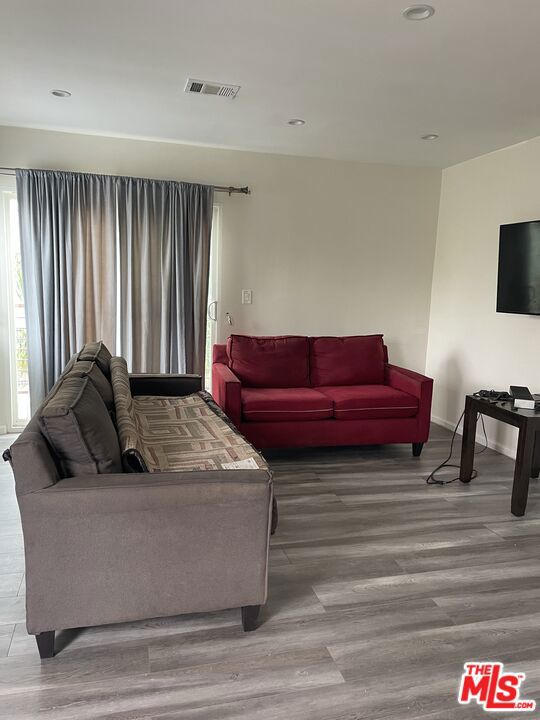 4980 Fir Street, Los Angeles CA: https://media.crmls.org/mediaz/c5aab045-2700-4704-9253-306c6002aaa7.jpg