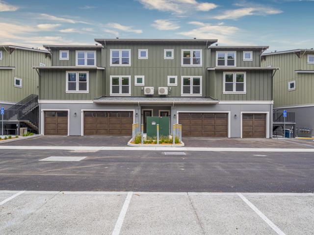121 Aptos Village Way, Aptos CA: https://media.crmls.org/mediaz/c5abe7f2-8f7a-4af2-9e6a-a2215404107b.jpg