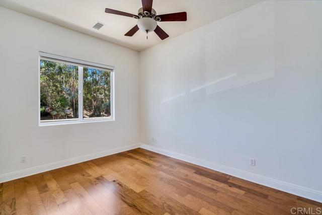 Detail Gallery Image 32 of 57 For 4529 Cove Dr #101,  Carlsbad,  CA 92008 - 4 Beds | 3/1 Baths