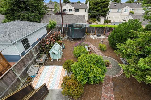 575 Myrtle Street, Half Moon Bay CA: https://media.crmls.org/mediaz/c5ac52d9-87b1-41b1-974d-22bae0f508c0.jpg