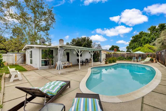 13834 Tobiasson Rd, Poway CA: https://media.crmls.org/mediaz/c5acd215-6200-4000-b480-d64ed0b29745.jpg