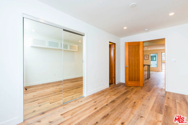 2341 Beach Avenue, Venice CA: https://media.crmls.org/mediaz/c5acf32f-8c2a-46cb-a787-e0e16787a706.jpg