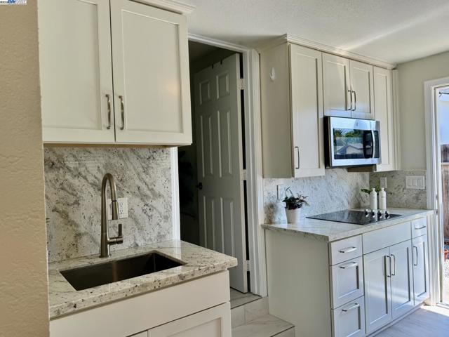 4955 Swindon Pl, Newark CA: https://media.crmls.org/mediaz/c5ad080f-28b8-4f4c-8f60-263fa5e55868.jpg