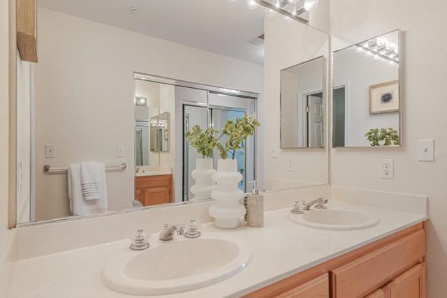 1000 Davit Lane,  CA: https://media.crmls.org/mediaz/c5ad45c6-b30c-4627-8d48-72f13515a17c.jpg