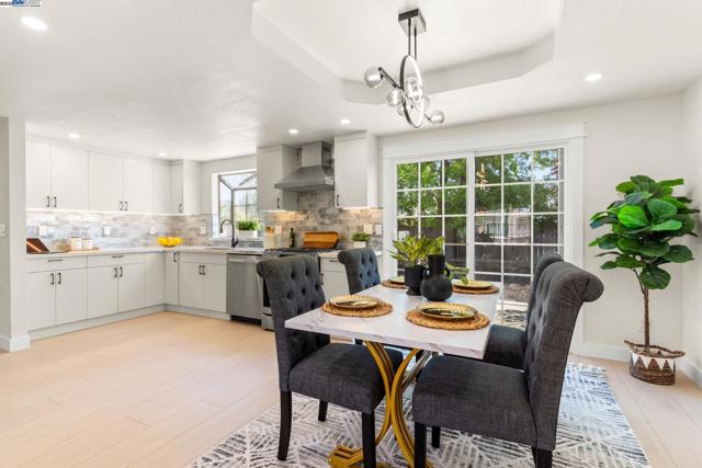 37807 Lobelia Dr, Newark CA: https://media.crmls.org/mediaz/c5ad7c9f-b8db-4c64-82af-5edd67e37b31.jpg