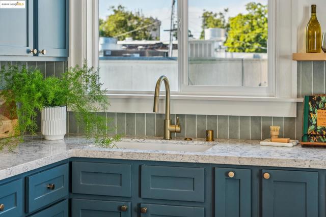 478 43rd St, Oakland CA: https://media.crmls.org/mediaz/c5ad8ab1-cf61-4c27-8b34-db561b4aa679.jpg