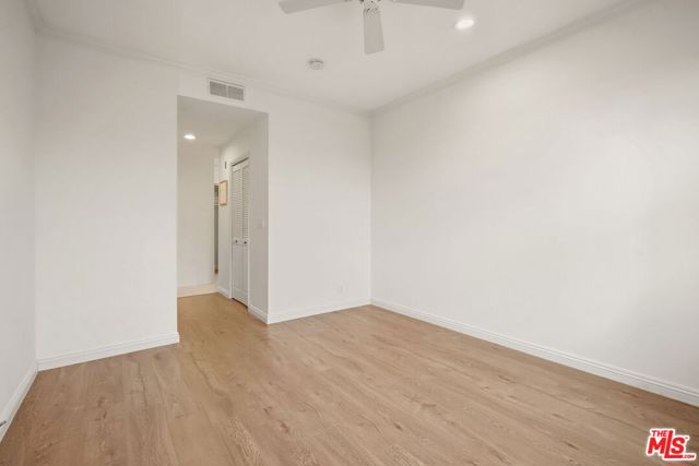 Image 23 of 33 For 8505 Gulana Avenue 4217