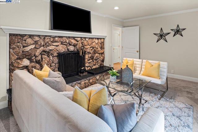 25631 Paul Ct, Hayward CA: https://media.crmls.org/mediaz/c5ae1bb3-69a9-4520-b167-f8f3f58bc189.jpg