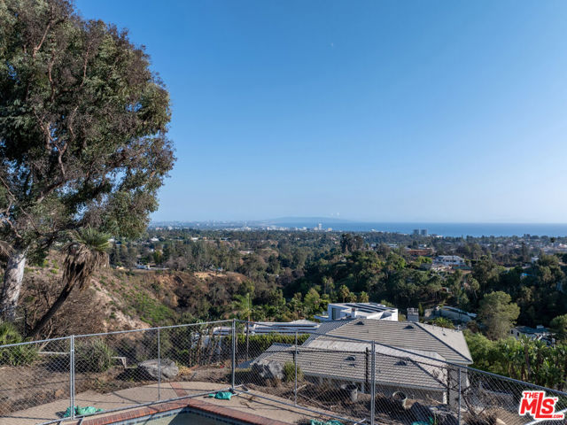 14706 Oracle Place photo 4
