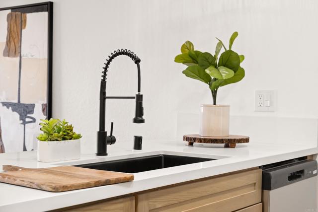 Detail Gallery Image 3 of 20 For 8024 Linda Vista Rd 1d,  San Diego,  CA 92111 - 2 Beds | 1 Baths