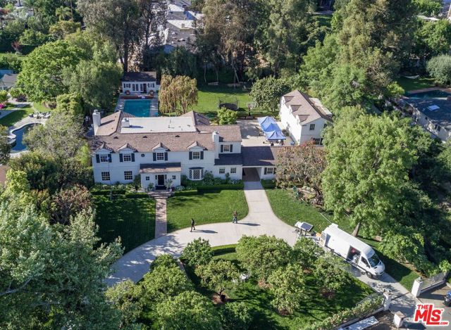 4444 Libbit Avenue, Encino CA: https://media.crmls.org/mediaz/c5b0028e-d555-42a2-bf5a-e8e05cb55a4c.jpg