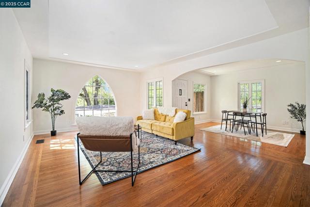 366 Ilo Lane, Danville CA: https://media.crmls.org/mediaz/c5b1389c-e242-4dce-bcb9-070f3919e6b3.jpg