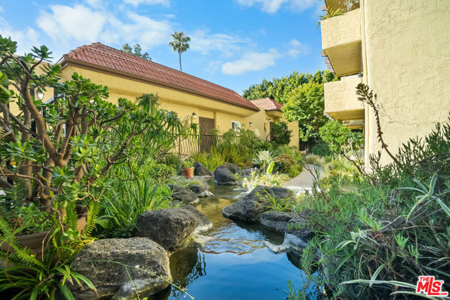 5950 Buckingham, Culver City CA: https://media.crmls.org/mediaz/c5b14fd9-e161-4776-b92d-7df4f5699017.jpg