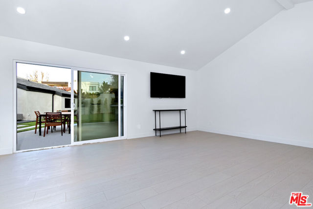 4512 Libbit Avenue, Encino CA: https://media.crmls.org/mediaz/c5b1f33b-868f-4f2f-ba61-1c190574f7b1.jpg