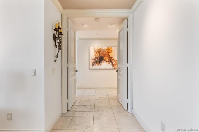 2885 Caminito Merion, La Jolla CA: https://media.crmls.org/mediaz/c5b39172-0d9f-4644-a801-803c419efe29.jpg