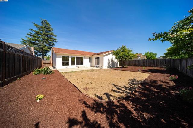 35459 Galen Pl, Fremont CA: https://media.crmls.org/mediaz/c5b3df83-29e2-4cb2-8eb2-2d11a2c8f0b9.jpg