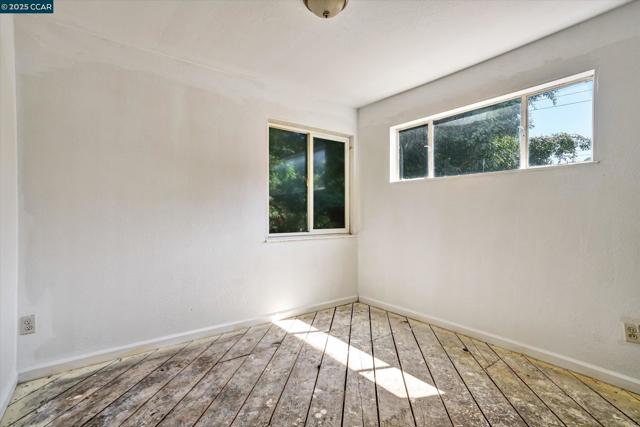 5235 Macarthur Blvd, Oakland CA: https://media.crmls.org/mediaz/c5b4e2ec-5c48-4949-ae90-61030729e522.jpg