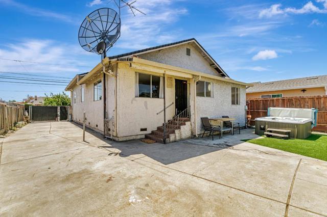 80 N 33rd Street, San Jose CA: https://media.crmls.org/mediaz/c5b528cf-6393-4e2a-b53c-f60d1eca7844.jpg