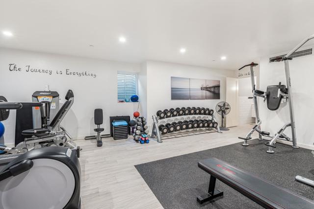 165 Pine Ave, Carlsbad CA: https://media.crmls.org/mediaz/c5b5bb87-8717-42e0-bfe2-64f9162997bb.jpg