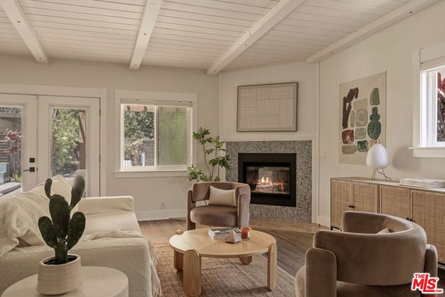 571 N Cahuenga Boulevard, Los Angeles CA: https://media.crmls.org/mediaz/c5b68ae3-d75b-4083-a86e-496fe6cd0bc7.jpg