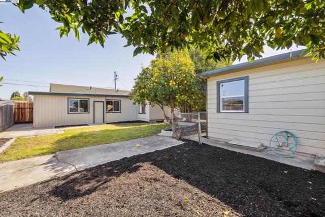 37107 Holly St, Fremont CA: https://media.crmls.org/mediaz/c5b772a4-90ff-4577-a96c-ad2063ea0de9.jpg