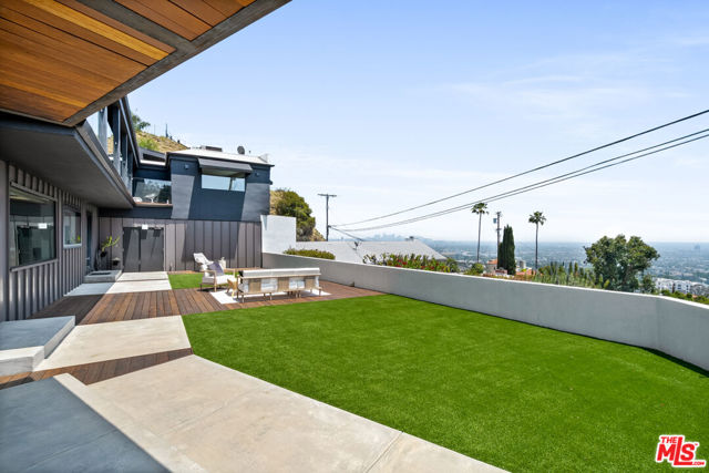 8021 Floral Avenue, Los Angeles CA: https://media.crmls.org/mediaz/c5b7a67f-5ed2-4eab-ae62-ba9f0c57e744.jpg