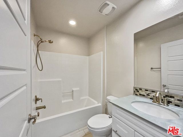 14114 West Oak Lane photo 6