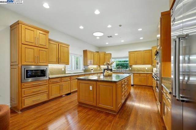 874 Overhill Dr, Hayward CA: https://media.crmls.org/mediaz/c5b83249-bace-4032-b27f-6be2c686cf7a.jpg