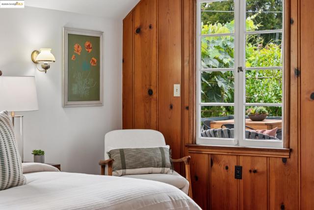 5550 Snake Road, Oakland CA: https://media.crmls.org/mediaz/c5b91451-4c5d-439a-9280-0d13b81cbbaa.jpg