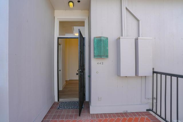 Detail Gallery Image 8 of 25 For 2130 Vallecitos #442,  La Jolla,  CA 92037 - 2 Beds | 2 Baths