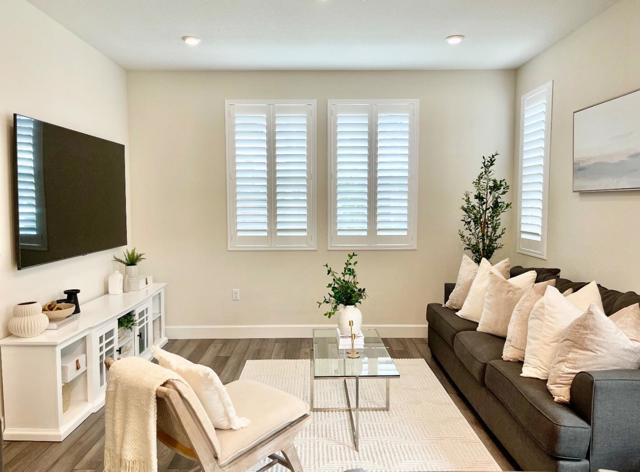 275 E Lawson Avenue, Mountain House CA: https://media.crmls.org/mediaz/c5b9a8c9-e2c9-46c0-a892-3dfa7e6c3df8.jpg