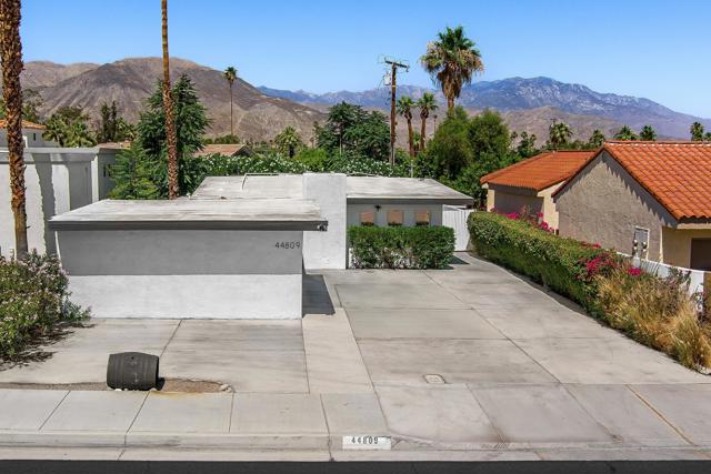 44809 Portola Avenue, Palm Desert CA: https://media.crmls.org/mediaz/c5b9d264-5c76-440b-8df9-21905cb68e27.jpg