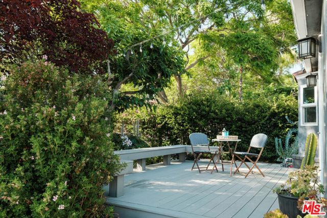 856 858 Coeur D Alene Avenue, Venice CA: https://media.crmls.org/mediaz/c5b9e526-824c-4dc7-8452-4e462ba3e0e2.jpg